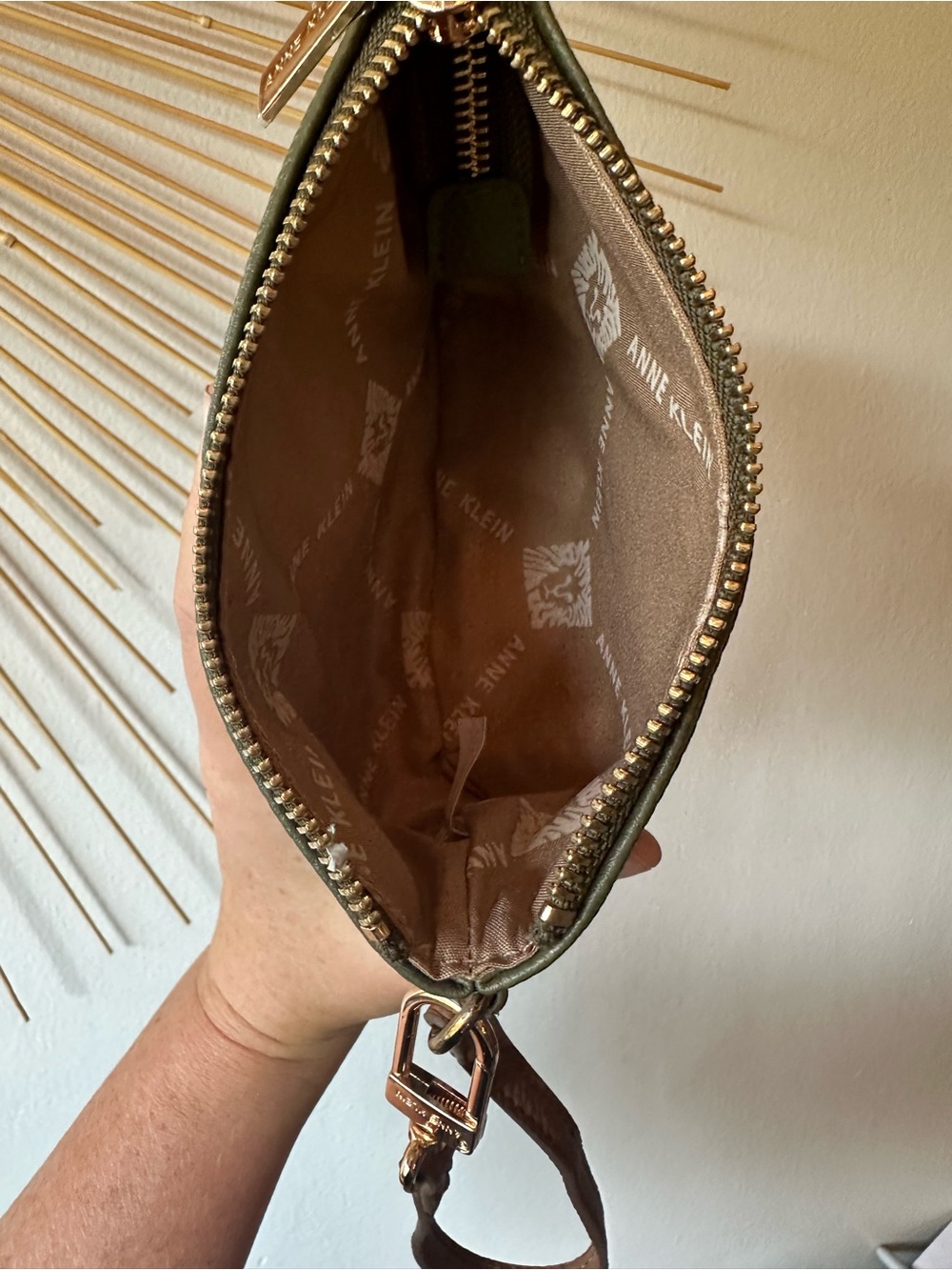 Anne Klein Olive Wristlet with Brown Chain Card Case With Gold Chain Strap NWOT - Picture 4 of 4
